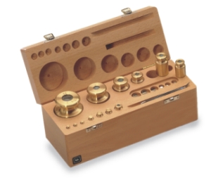 M1 Sets of weights, finely turned brass in wooden box