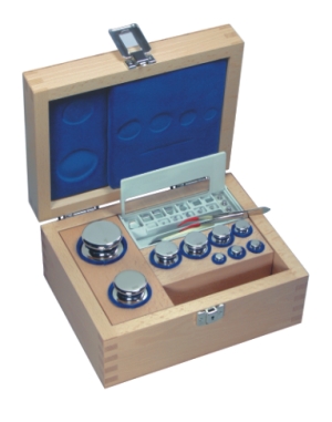 F2 Sets of weights, finely turned stainless steel in wooden box